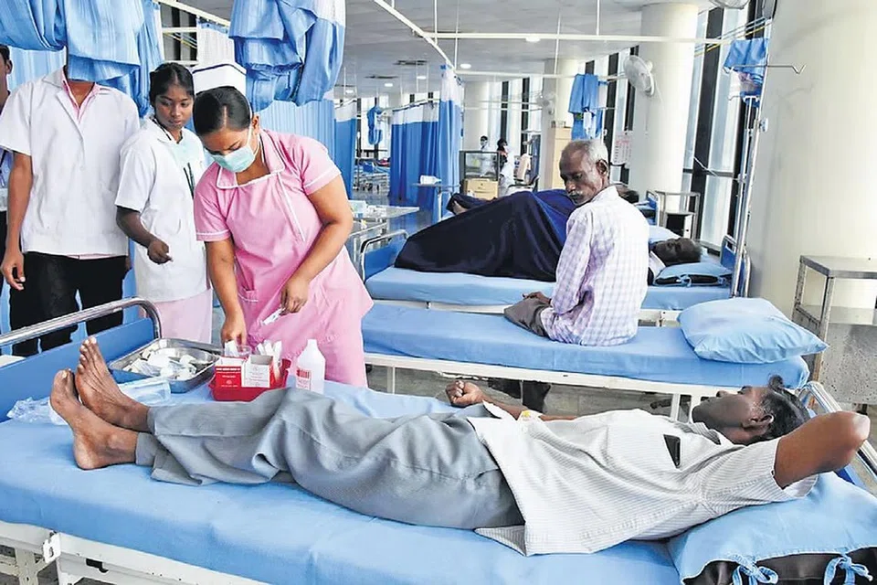 தமிழகத்தின் பல்வேறு மாவட்டங்களில் 48  அரசு மருத்துவக் கல்லூரி மருத்துவமனைகள் இயங்கி வருகின்றன.