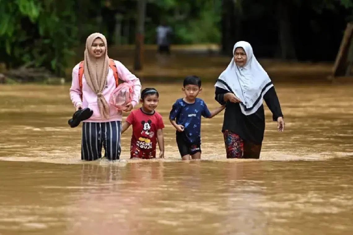 பேராக், கிளந்தான், ஜோகூரில் தொடரும் வெள்ள பாதிப்பு