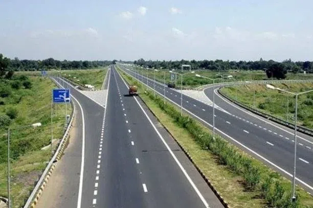 மகாராஷ்டிர விரைவுச்சாலையில் எரிவாயுக் கசிவு: 24 கி.மீ. தொலைவுக்கு போக்குவரத்து மாற்றம்