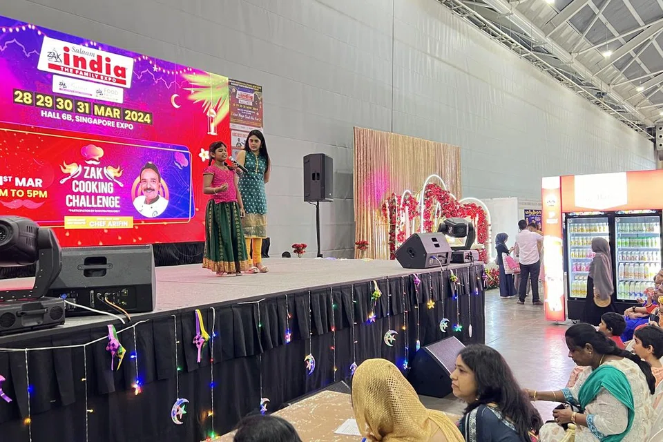 தமிழ்மொழி விழாவையொட்டி, சிறுவர்களுக்கான கவிதைப் போட்டி மூன்று வயதுப் பிரிவுகளில் நடைபெற்றது. 