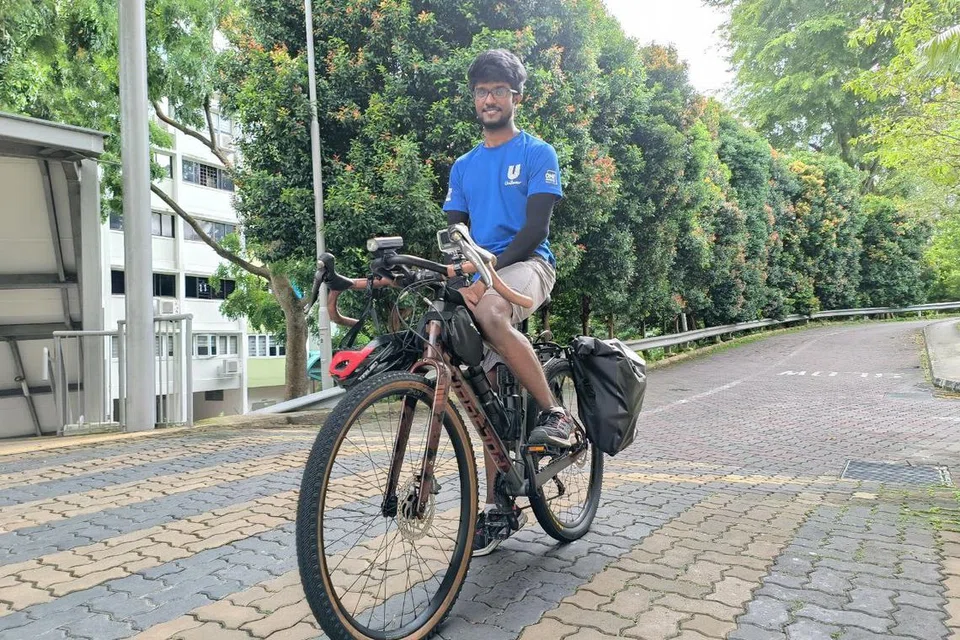 சிங்கப்பூரிலிருந்து சைக்கிள் மூலம் மலேசியாவின் மேற்குப் பாதை வழியாக தாய்லாந்தை அடைந்து கிழக்குப் பாதை வழியாக மீண்டும் நாடு திரும்பிய கணேசன் சோமா.
