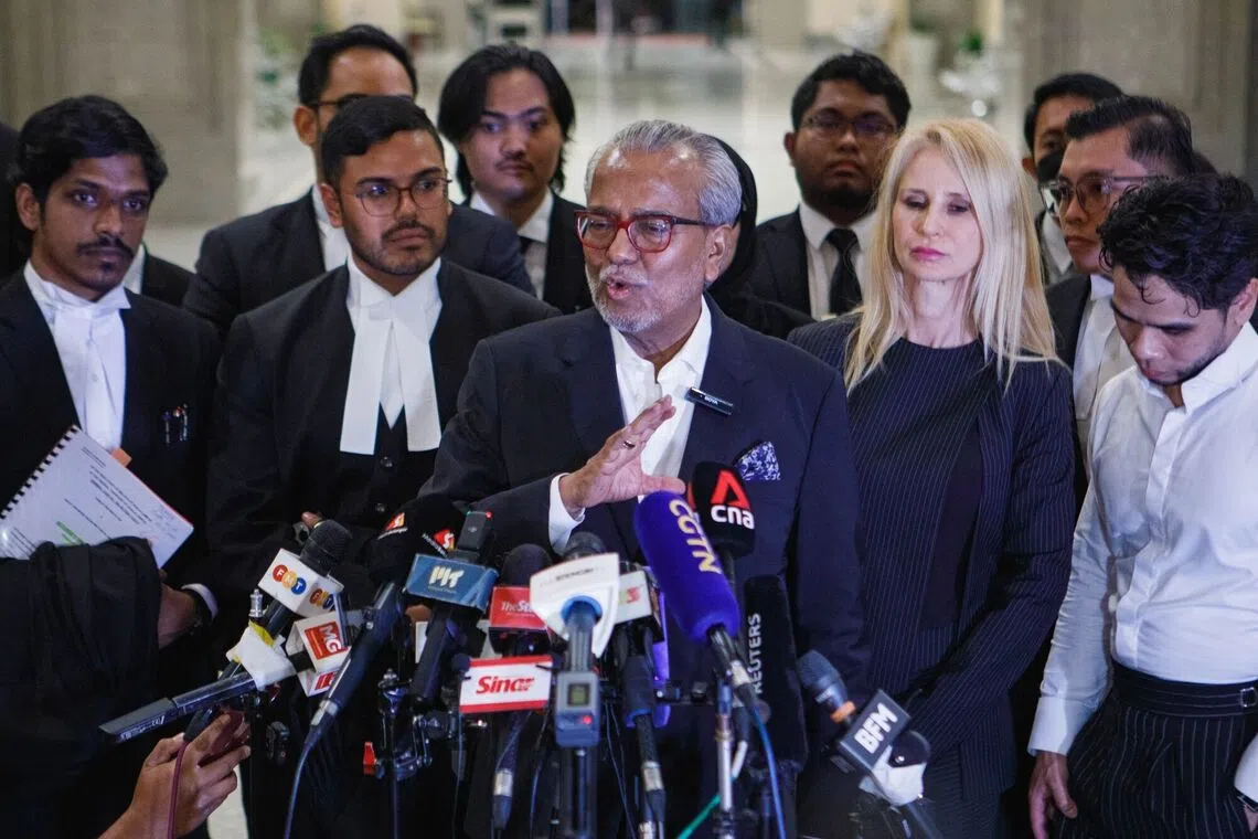 சுதந்திரத்திற்கான போராட்டத்தில் தனிமையாக உணர்வதாகக் கூறியுள்ளார் நஜிப்