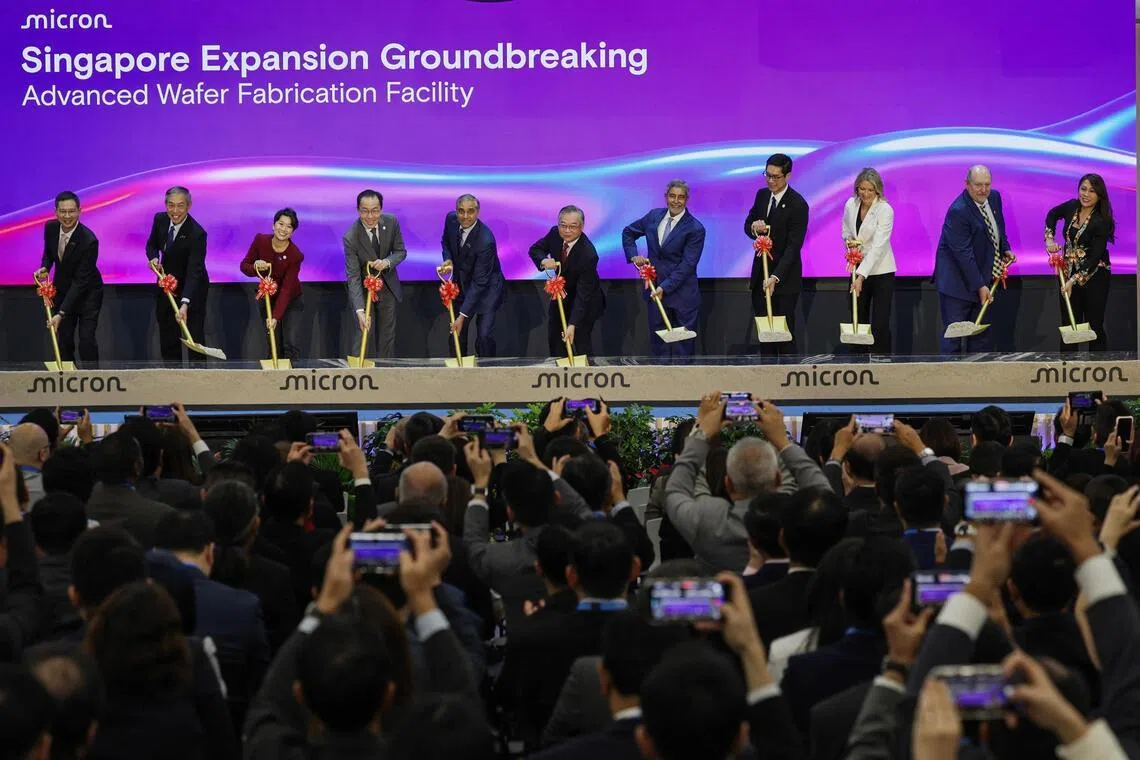 சில்லு உற்பத்தியை அதிகரிக்க சிங்கப்பூரில் மைக்ரானின் $30.5 பி. முதலீடு 