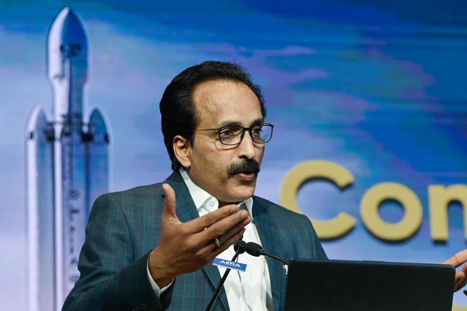 இந்திய விண்வெளி ஆராய்ச்சி நிறுவனத்தின் (இஸ்ரோ) தலைவர் சோம்நாத்