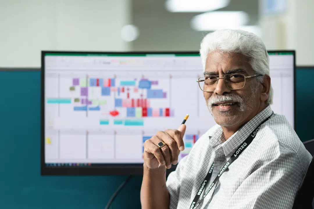 சிங்கப்பூரில் வேலைகள்: “என் வேலை எனக்கு கொடுத்த அதிகாரமும் பிடிப்பும்”