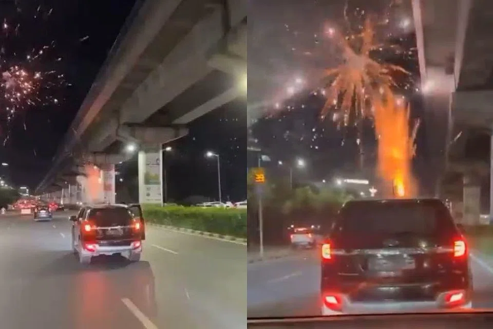 சாலையில் சென்ற காரிலிருந்து வெளிப்பட்ட வாணங்கள்.