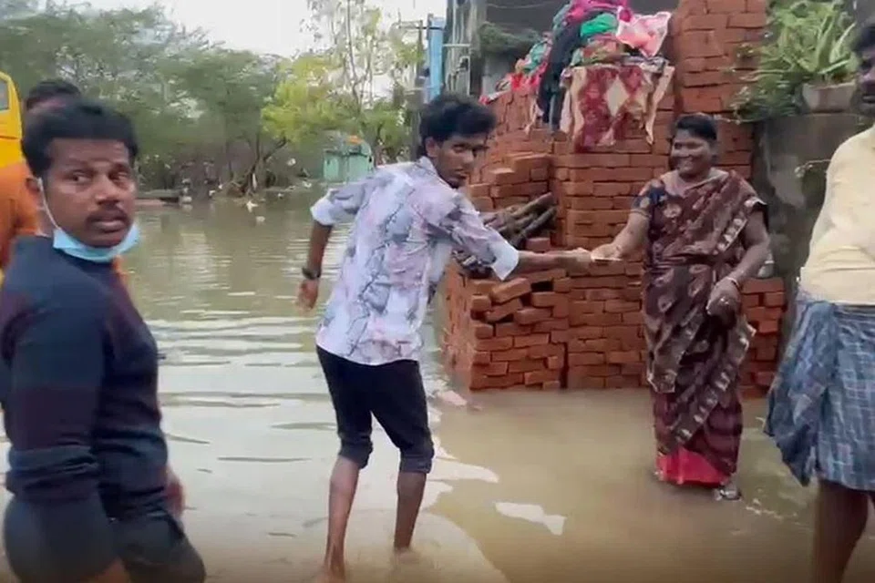 களத்தில் நடிகர் பாலா.