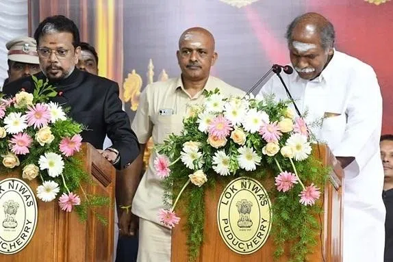 புதுவையில் 5வது முறையாக முதல்வரானார் ரங்கசாமி