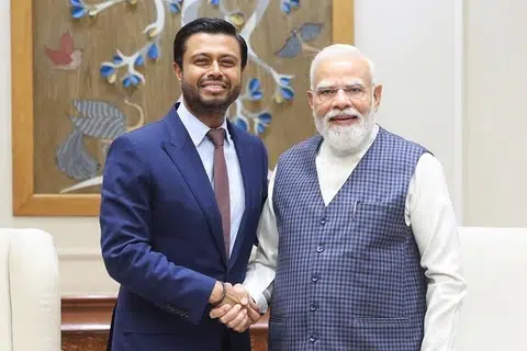 ஆஸ்திரேலியாவின் ஏர்​டிரங்க் நிறு​வனத்தின் தலைவர் ராபின் குதா டெல்லியில் பிரதமர் நரேந்திர மோடியைச் சந்தித்துப் பேசினார்.