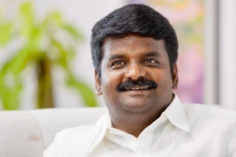 முன்னாள் அமைச்சர் சி.விஜயபாஸ்கர் வீட்டில் சோதனை நடத்தப்பட்டது.