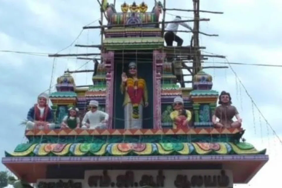 எம்.ஜி.ஆர். கோவில் கோபுரம்.