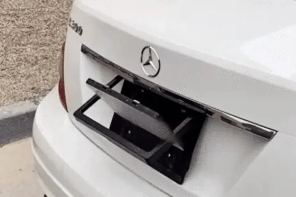 மலேசியா: சட்டவிரோத வாகனப் பதிவு எண் மாற்றும் கருவிகள் இணையத்தில் விற்பனை