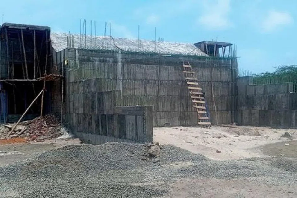 சிலைக்கான 16 அடி உயர அடித்தளம் அமைக்கும் பணி நிறைவு அடைந்து உள்ளது.