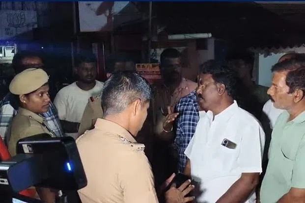 பரிசு கூப்பன் தொடர்பாக இருவர் கைது: தலைமைத் தேர்தல் அதிகாரி விளக்கம்