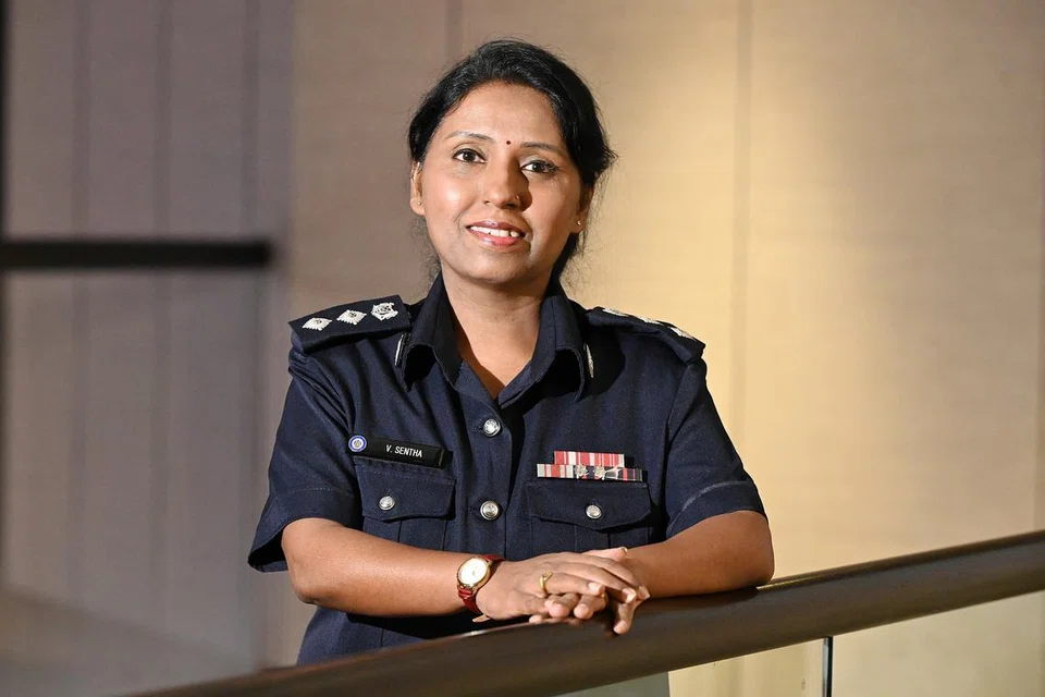 துணை உதவி ஆணையராகப் பதவி உயர்வு பெற்றுள்ள திருவாட்டி செந்தாமரை வைத்தியலிங்கம்.