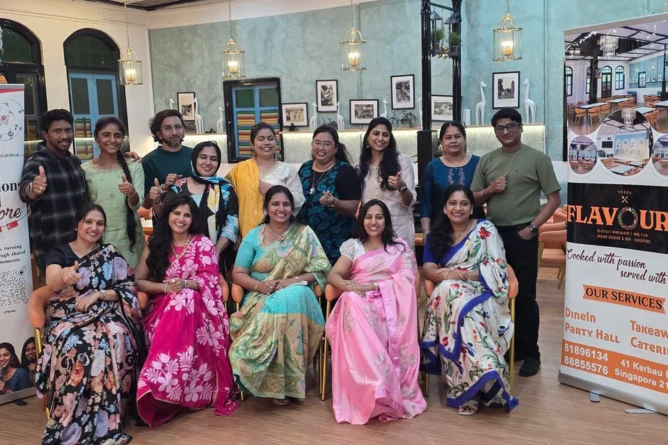 ‘சிங்அலாங் தமிழ்’ ஏற்பாட்டுக் குழுவினர்.