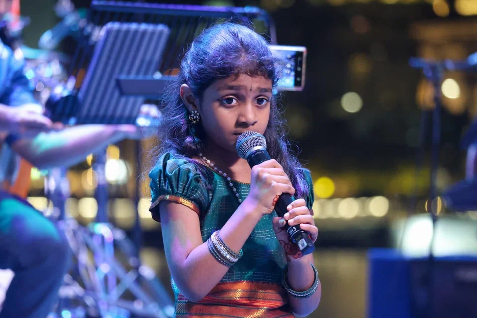 கடந்த ஆண்டு எஸ்பிளனேட் வெளிப்புற அரங்கில் நடந்த கலா உற்சவத்தில் கலந்துகொண்ட அக்‌ஷரா.