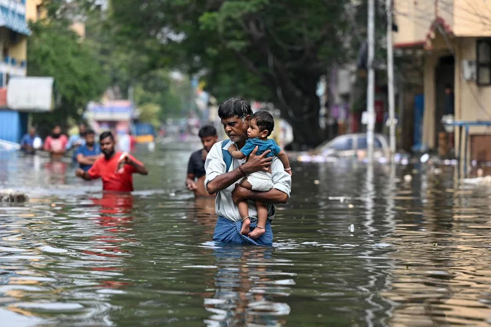 2023 டிசம்பர் 6ஆம் தேதி சென்னையிலுள்ள ஒரு சாலையை மூழ்கடித்திருந்த வெள்ளநீர்.