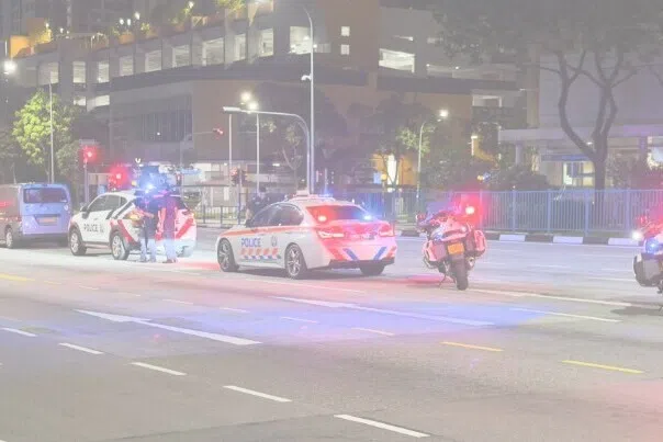 காவல்துறை தலைமையகத்தின் வெளியே வாகனத்தில் தூங்கிய ஓட்டுநர் கைது