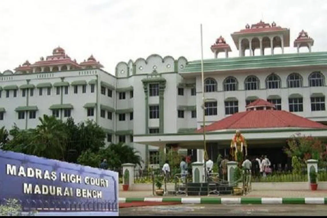 மதுவிலக்கை அமல்படுத்த அரசாங்கம் முழுமனத்துடன் பாடுபட வேண்டும்: உயர் நீதிமன்றம்