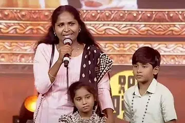நிகழ்ச்சியில் பேசிய தீகனின் தாய்.