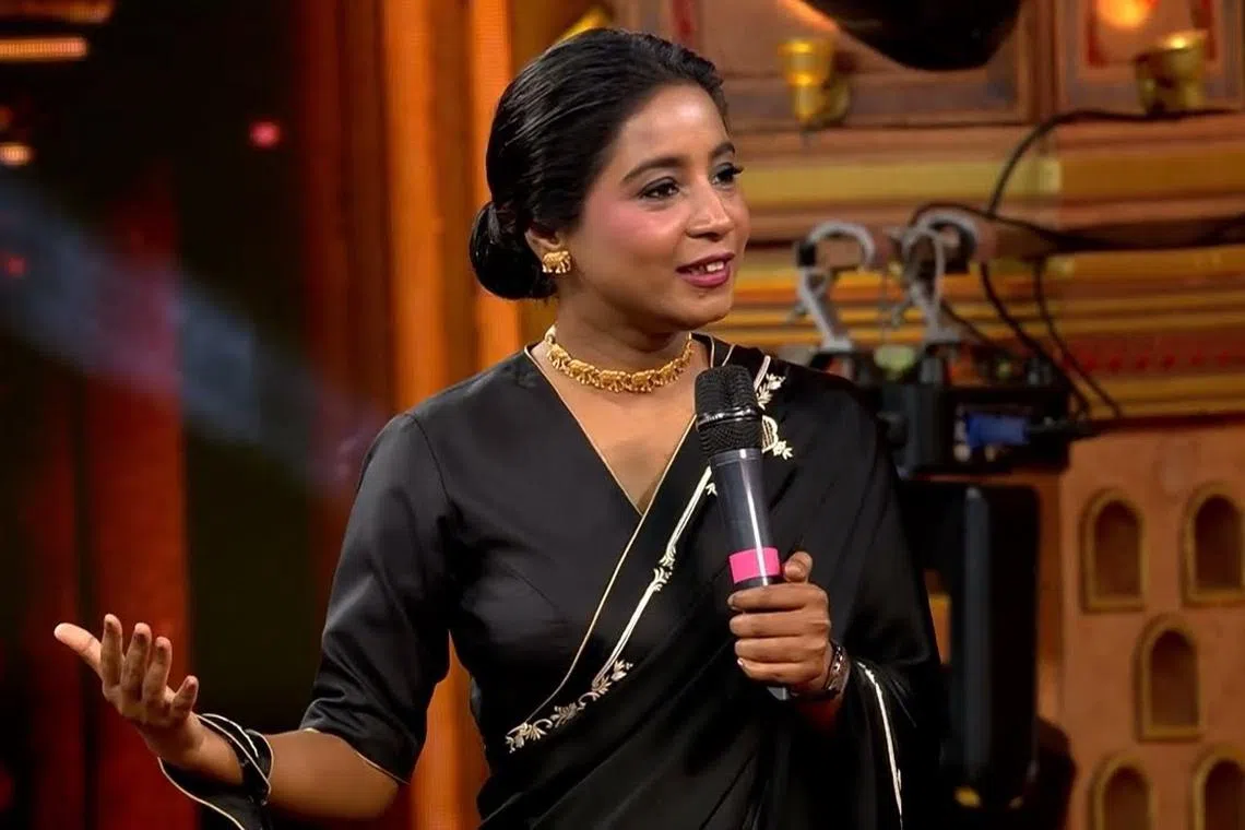 வார்த்தைகளுக்கான அர்த்தத்தைப் புரிந்துகொண்டு பத்து மொழிகளில் பாடும் ஷில்பா ராவ்