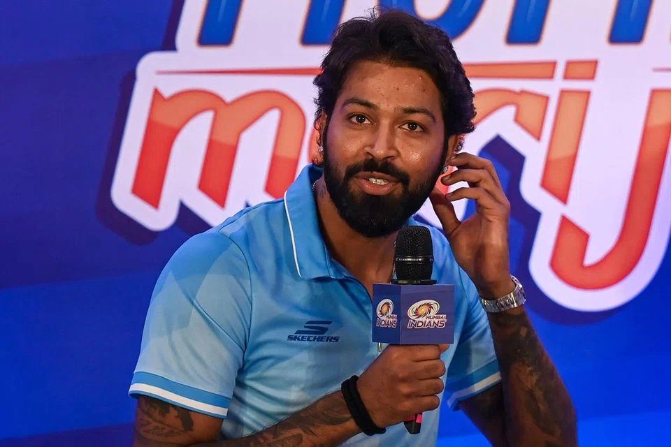 கடந்த இரண்டு பருவங்களாக குஜராத் அணியை வெற்றிகரமாக வழிநடத்திய ஹர்திக் பாண்டியா தற்போது மும்பை அணியை வழிநடத்துகிறார். 