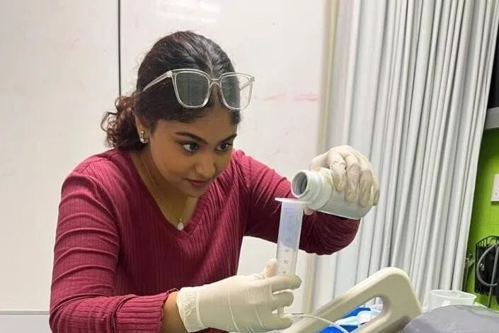 தந்தையின் பாதையில் மகவு