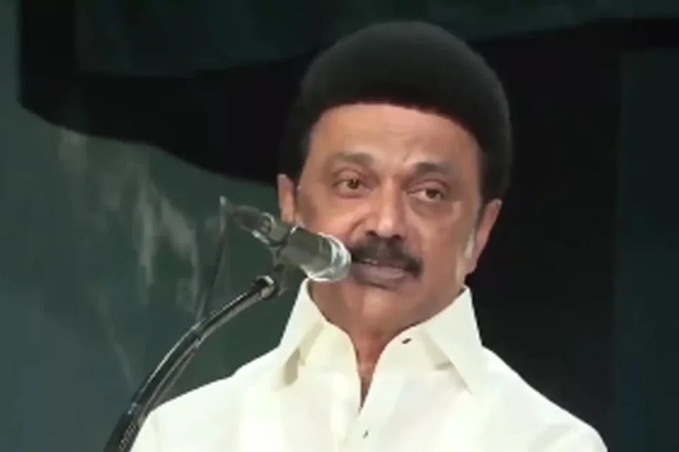 ‘நாற்பதும் நமதே நாடும் நமதே’ என்ற வியூகத்துடன் களமிறங்கும்படி தொண்டர்களை திமுக தலைவர் ஸ்டாலின் உசுப்பிவிட்டு இருக்கிறார். 
