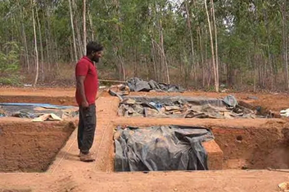 அகழாய்வின்போது செம்பினால் ஆன ஆணிகள், முக்கோண வடிவிலான தேய்ப்புக்கல் ஆகியவை கிடைத்தன.