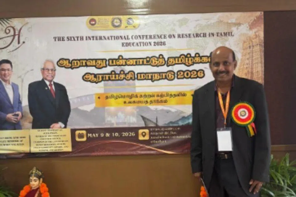 தமிழ் வகுப்பறைகளில் தொழில்நுட்பம், செயற்கை நுண்ணறிவின் புத்தாக்கம், கற்பித்தல் முறைகளைக் கையாளுதல் என்ற தலைப்பில் திரு குணசேகரன் உரையாற்றினார்.