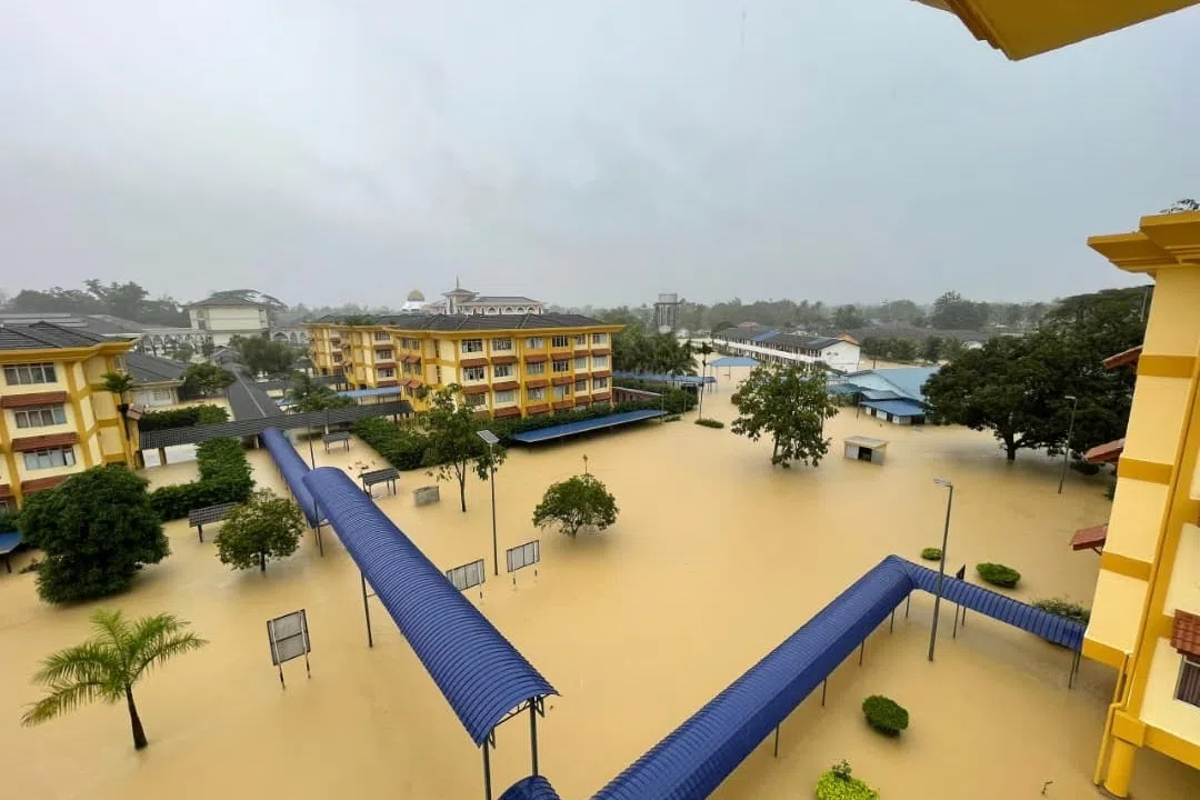 மலேசியா: ஆறு மாநிலங்களைப் பாதித்த வெள்ளம்; ஆயிரக்கணக்கானோர் இடம்பெயர்வு