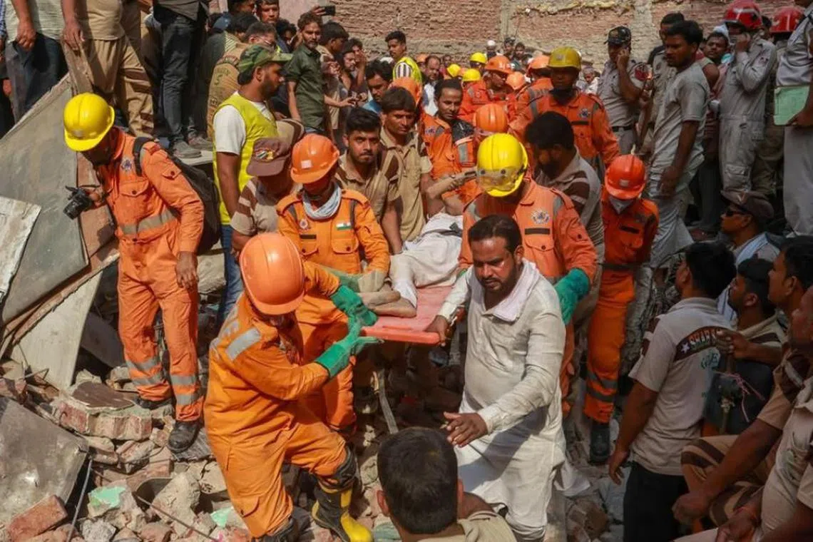 புதுடெல்லி: கட்டடம் இடிந்ததில் குறைந்தது 11 பேர் மரணம்