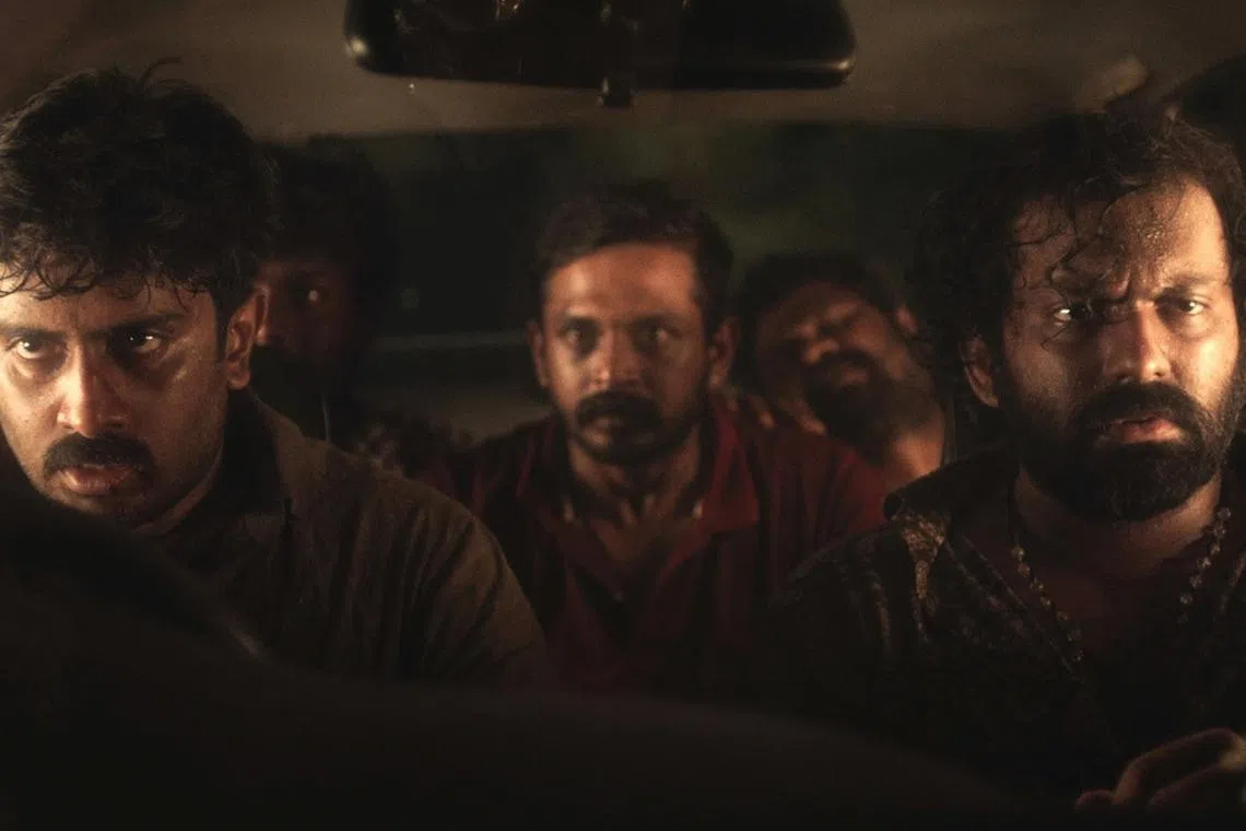 பெண் கதாபாத்திரங்களே இல்லாத படம் ‘மனிதர்கள்’