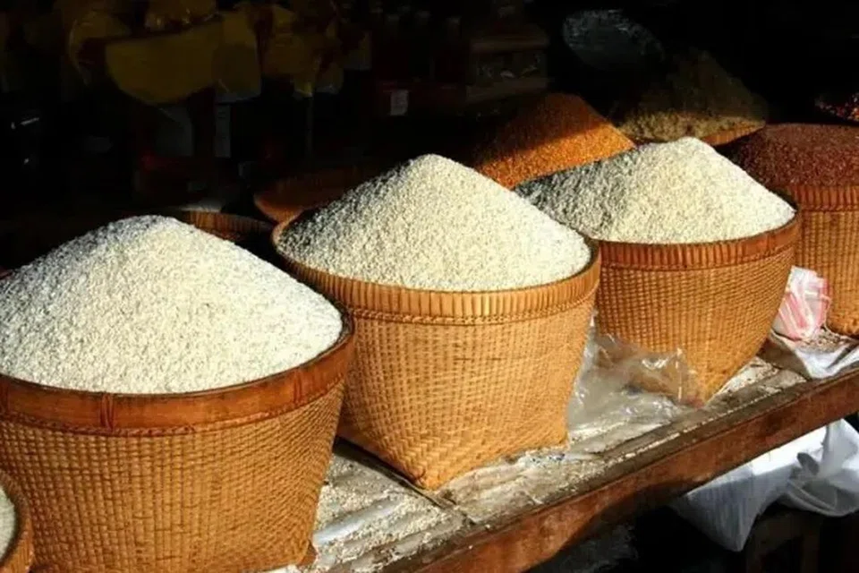 அரிசி மற்றும் குருனை அரிசியை 30க்கு மேற்பட்ட நாடுகளுக்கு மியன்மார் ஏற்றுமதி செய்துள்ளது. 