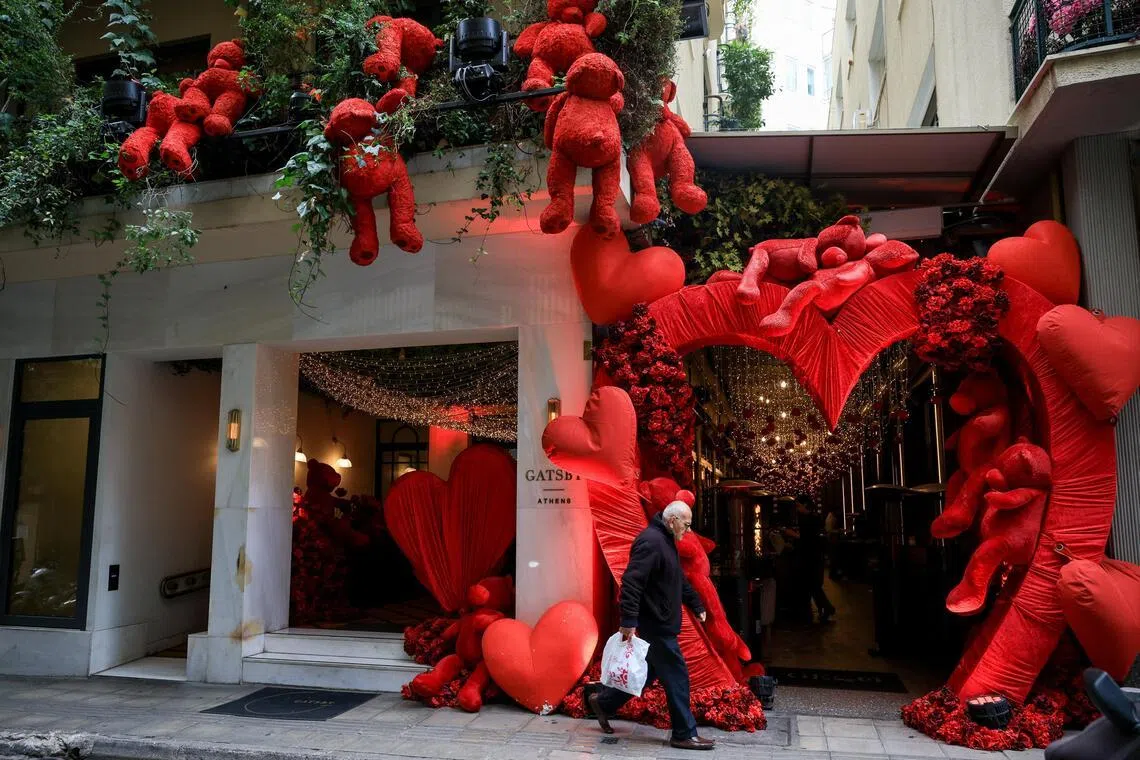 ‘டெஹ்ரான்’ தொலைக்காட்சித் தொடரைத் தயாரித்த இஸ்ரேலியர் ஏத்தென்ஸ் ஹோட்டலில் மரணம்