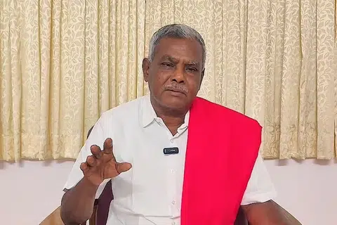 அரசுக் கலைக் கல்லூரிகளில் ஏறக்குறைய 7,198 பேராசிரியர் பணியிடங்கள் காலியாக உள்ள நிலையில், அடித்தட்டு, நடுத்தர மாணவர்களின் உயர்கல்வித் தரம் வீழ்ச்சியடையும் அபாயம் உருவாகியுள்ளதாக திரு சண்முகம் கவலை தெரிவித்துள்ளார்.