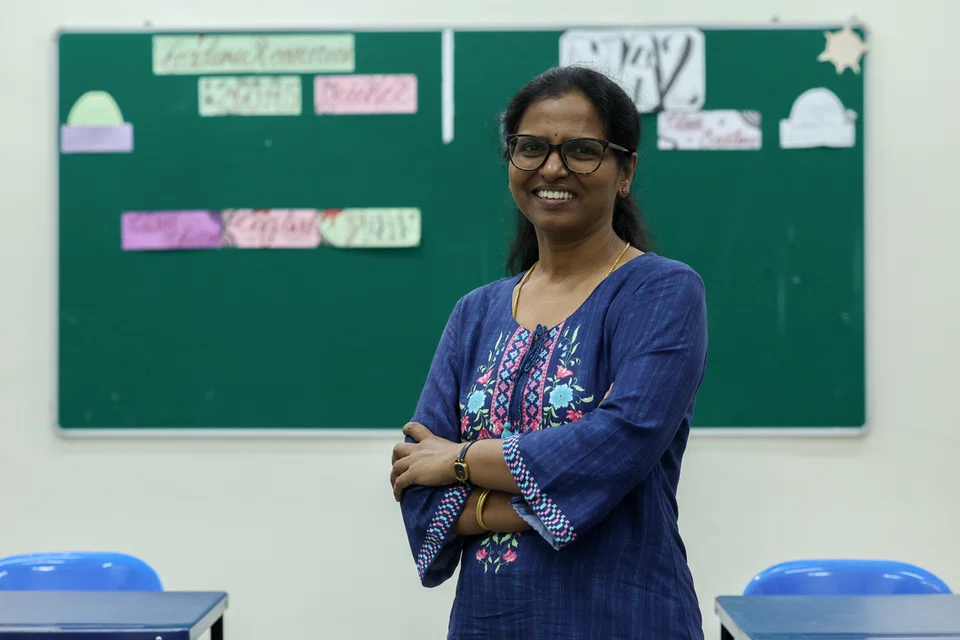 சிறையில் உள்ள மாணவர்களின் கட்டுரைகளில் அவர்களின் காதல் கதைகள், நண்பர்களின் காதலுக்கு தூது போன தருணங்கள் ஆகியவை இடம்பிடித்திருக்கும். 
இந்தக் காதல் கதைக்கு என்ன மதிப்பெண் போடுவது என வியப்பாக இருக்கும் என்று புன்னகைத்தார் திருமதி சாந்தி நடராஜன்.