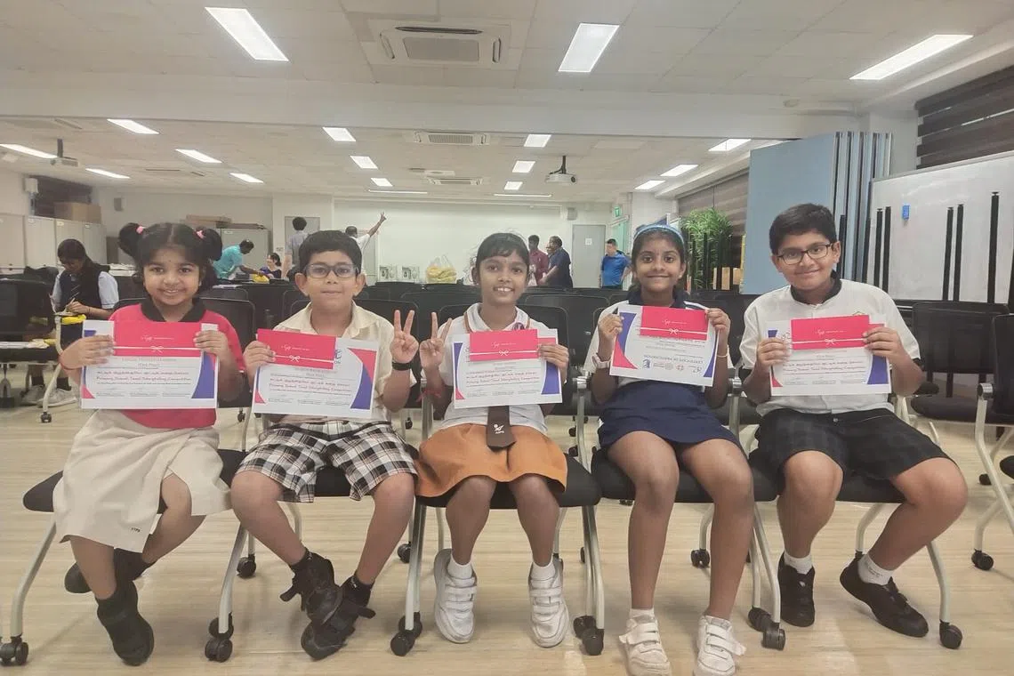 மாணவர்களின் கற்பனைத்திறனை சோதித்த கதை சொல்லும் போட்டி