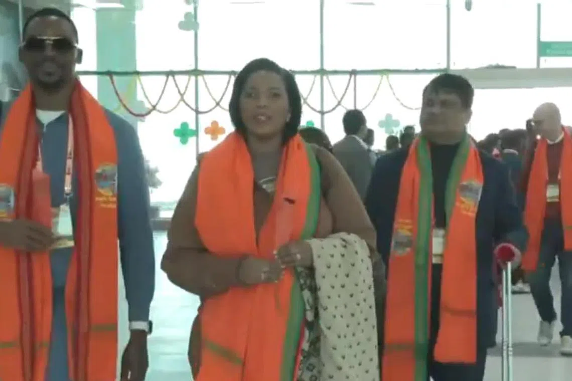 மகா கும்பமேளாவுக்கு வருகை தந்த 77 நாடுகளின் தூதர்கள் 