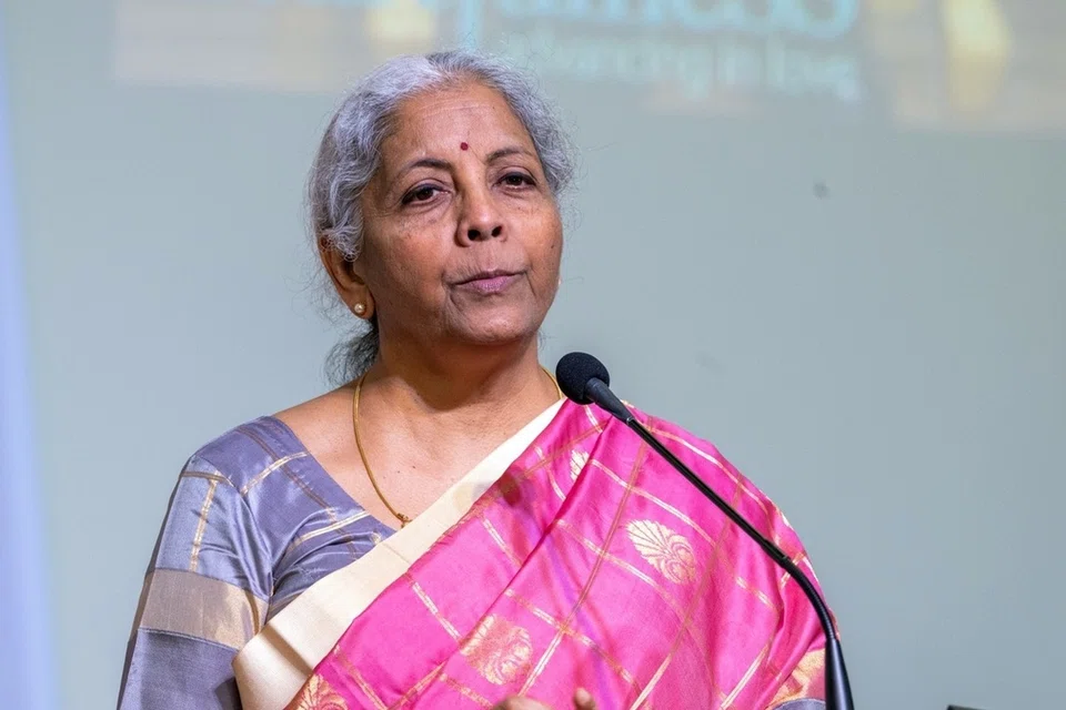 நிர்மலா சீதாராமன்.