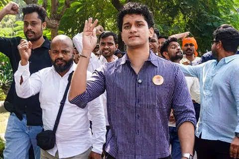 கரப்பான்பூச்சி ஜனதா கட்சித் தலைமைப் பேச்சாளர் சௌரவ் தாஸ்.