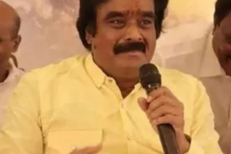 இந்திய மக்கள் கல்வி இயக்கத் தலைவர் தேவநாதன் யாதவ்.