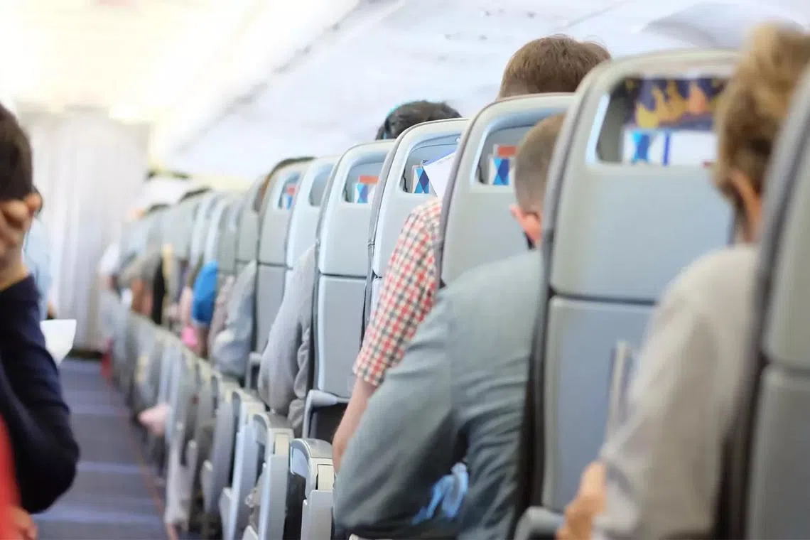 வெளிநாட்டுப் பயணிகளின் விவரங்களைச் சுங்கத்துறைக்குத் தெரிவிக்க விமான நிறுவனங்களுக்கு உத்தரவு