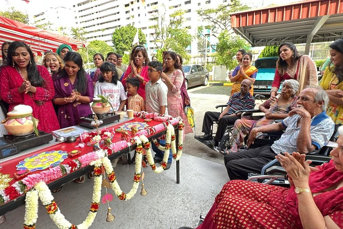 லிஷா பெண்கள் பிரிவின் ஏற்பாட்டில் தாதிமை இல்லத்தில் பொங்கல் கொண்டாட்டம்