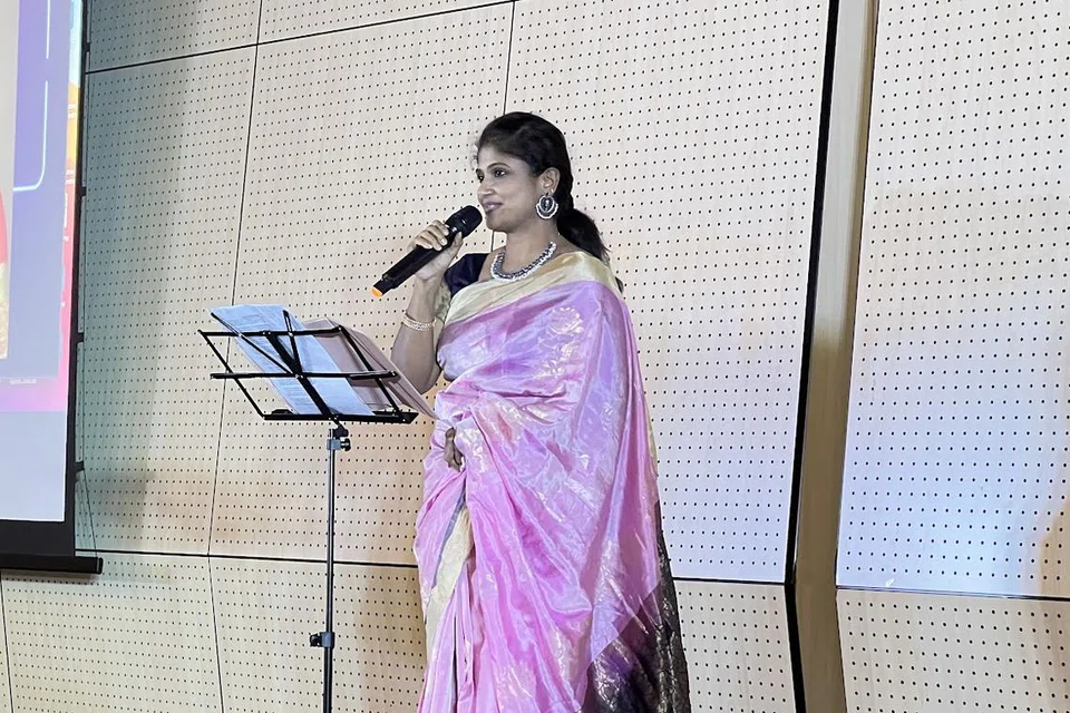 உண்ணி மேனன் இசைப் போட்டி வெற்றியாளர் திருப்புரசுந்தரி பாடினார்.