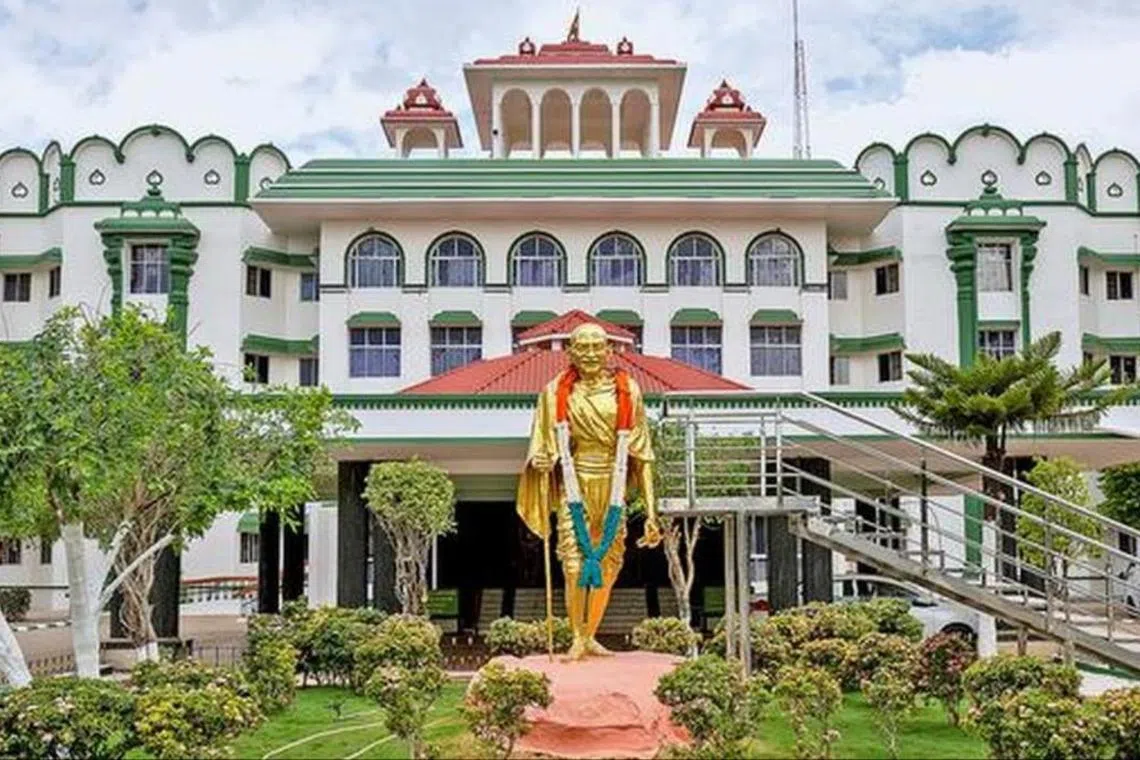 தமிழகத்தில் அரசுப் பணியில் சேர தமிழ் பேச, எழுத தெரிந்திருக்க வேண்டும்: நீதிபதிகள் 