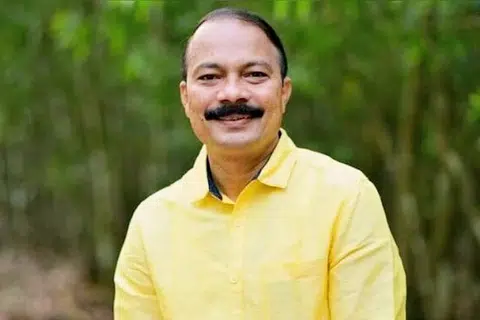 திரு​வி​தாங்​கூர் ஆலய வாரியத்தின் முன்​னாள் தலை​வர் பி.எஸ். பிர​சாந்த், கோயில் தங்கம் திருடப்பட்ட வழக்கில் வியாழக்கிழமை கைது செய்யப்பட்டார்.