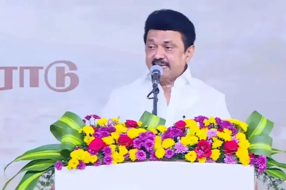 ஈரோடு மாநகராட்சி, அந்தியூர், கோபி, முடக்குறிச்சி சாலைகள் ரூ.100 கோடியில் மேம்படுத்தப்படும் என்று தமிழக முதல்வர் ஸ்டாலின் தெரிவித்துள்ளார்.