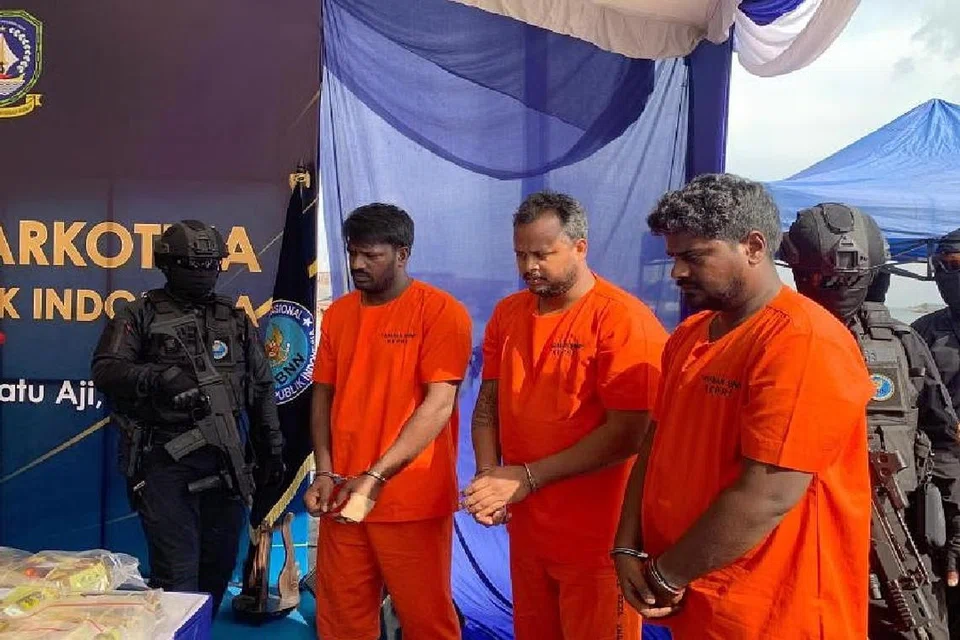 கைது செய்யப்பட்ட மூன்று சிங்கப்பூர் நிரந்தரவாசிகள். மூவரும் இந்திய நாட்டவர்கள்.